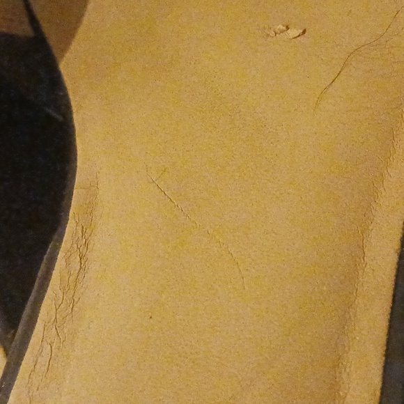 Womans size 7 patent leather wedge sandles - Picture 10 of 10